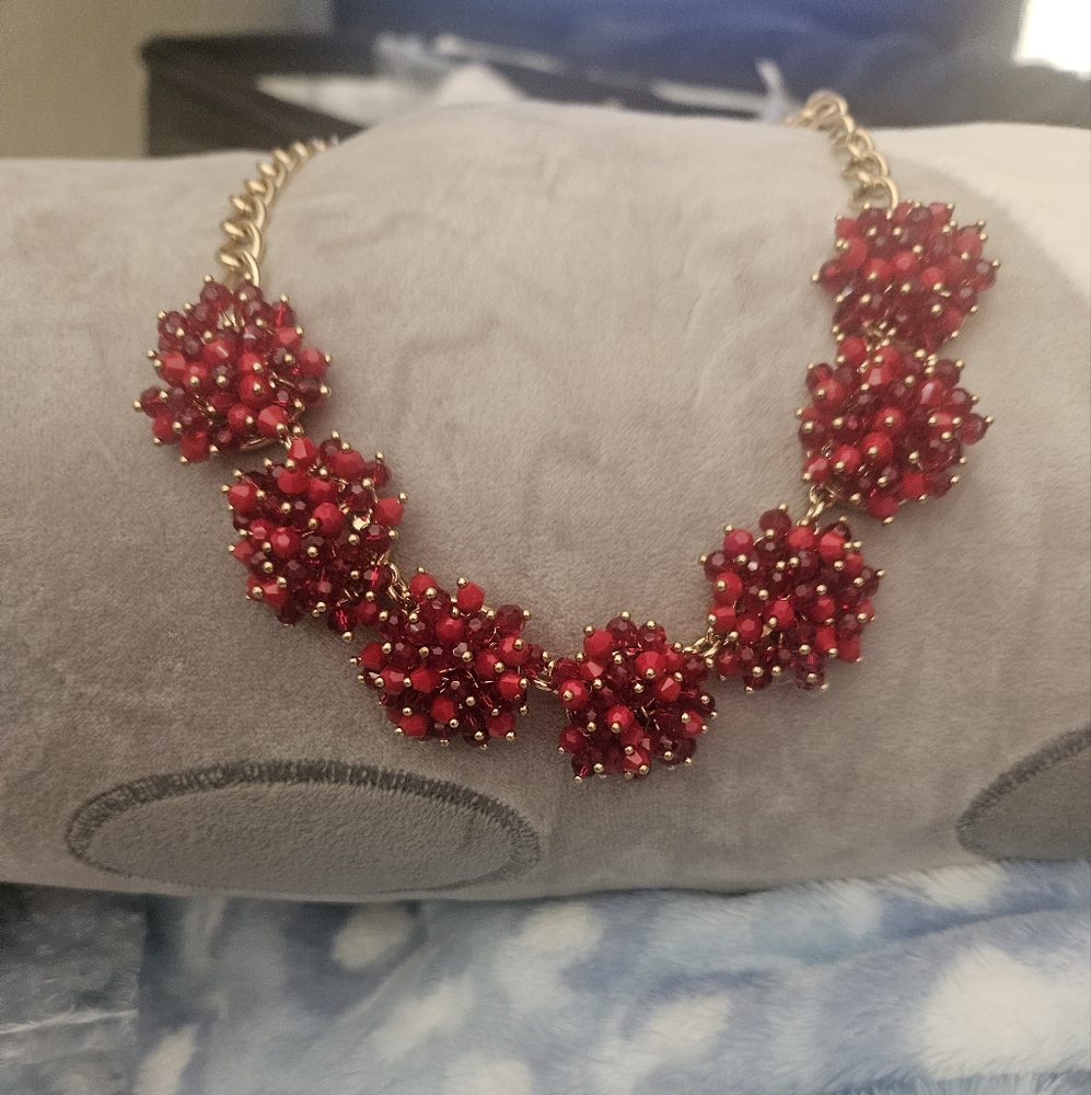 Chic Red Cluster Necklace
